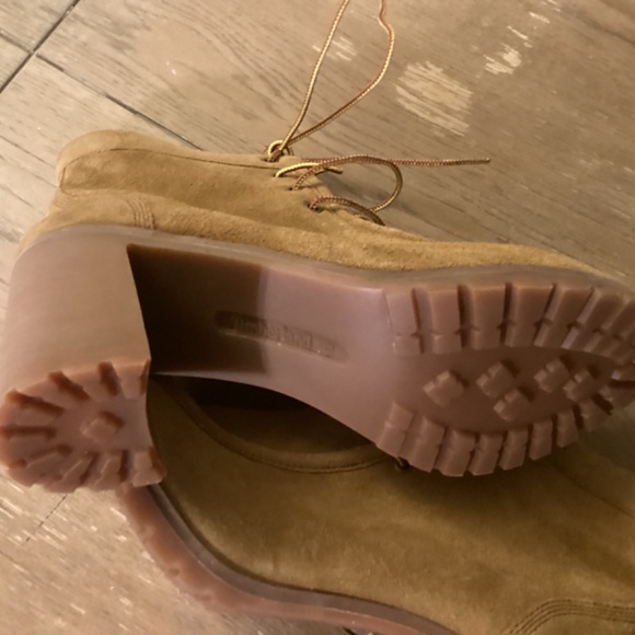 Boots - Picture 4 of 9